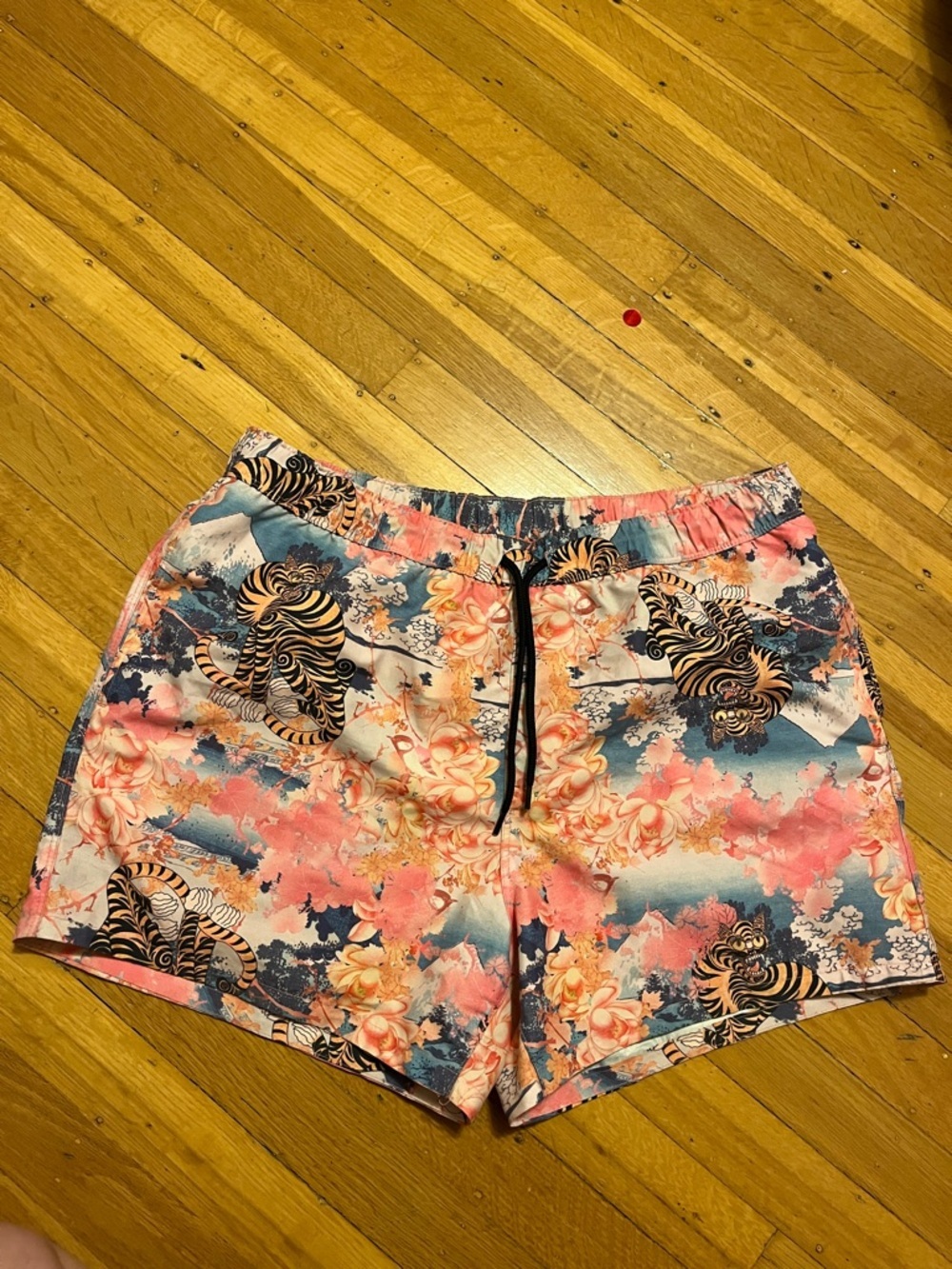 ASOS pink manga crazy-eyed tiger k-pop demon hunter short swim trunks swimming L